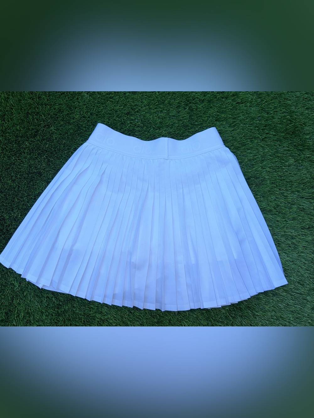 ALO Aces Tennis Skirt in White 🤍 - Picture 6 of 9